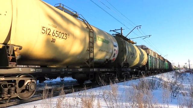 2ЭС6-943 Синара" с грузовым поездом смотреть онлайн