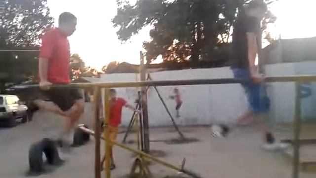 Прикол на брусьях смотреть онлайн