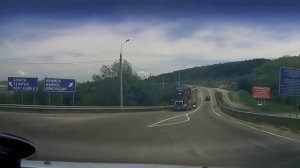 Невероятное везение - экстренное торможение фуры Volvo