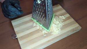 Стейк из цветной капусты с курицей, помидором и сыром. Нежная и сочная капуста.