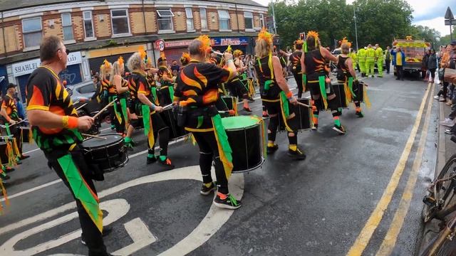 Manchester Caribbean Carnival 2023 | Samba Espirito Drummers Leading the Saturday Carnival Parade смотреть онлайн