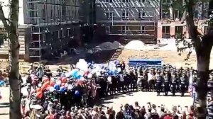 Расплескалась синева