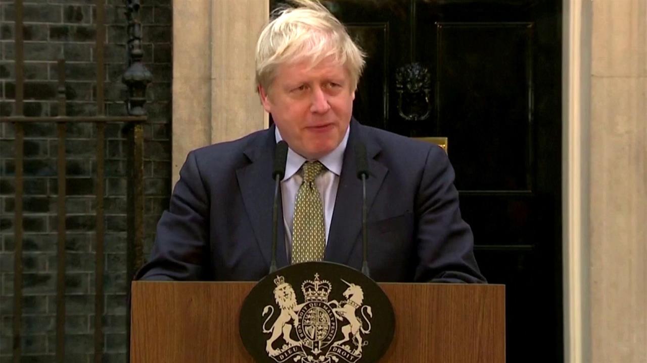 Консерваторы на внеочередных парламентских выборах в Великобритании буквально разгромили лейбористов