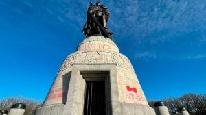 ✝️Осквернение вандалами мемориала советским воинам в Трептов-парке. Берлин. Германия. 08.04.2022.