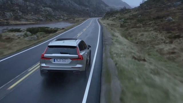 New Volvo V60 Cross Country Driving Video смотреть онлайн