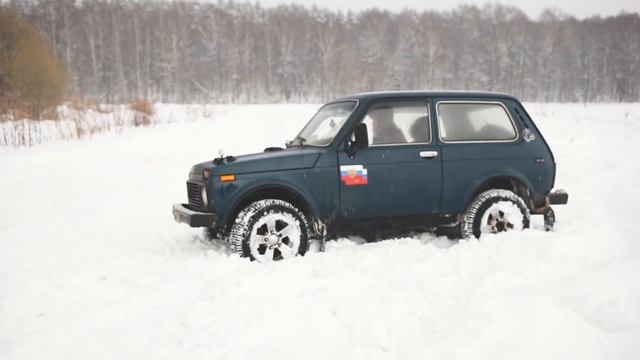 Легенда против - Toyota Land Cruiser 80 vs Лада Нива смотреть онлайн