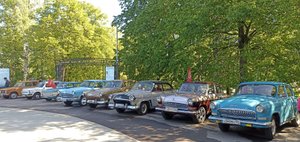 Раритетные ретро автомобили на улице города, или история одной 21 волги