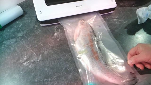 коптим рыбу (лакс форель) дома. Готовит Добрый .Влог, Германия смотреть онлайн