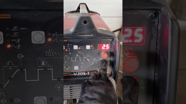 LINCOLN ELECTRIC V205-T AC/DC Invertec® смотреть онлайн