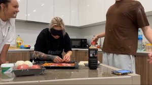 Кира Медведева Влад и Сёма /Готовят