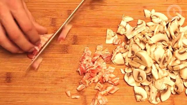 Фетучини с грибами и курицей под сливочным соусом