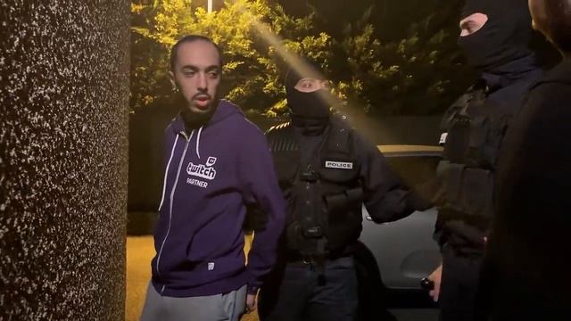 ABDEL EMBARQUÉ EN GARDE A VUE POUR POSSESSION D'ARMES ... смотреть онлайн