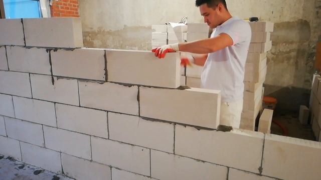 Возведение межкомнатных перегородок из газобетонных блоков. Первый этап ремонта квартиры