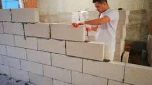 Возведение межкомнатных перегородок из газобетонных блоков. Первый этап ремонта квартиры