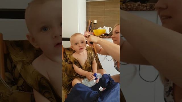 первая стрижка малыша смотреть онлайн