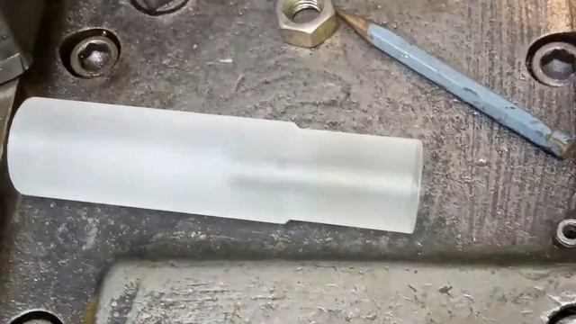 Клеем ручку из оргстекла для отвертки.
