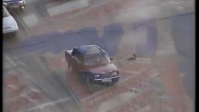 маленький ролик про животного которое устало. 2003г свидетелеми этого стали одни хорошие люди. смотреть онлайн