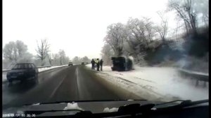 Снег на дороге опасен! Осетия - Михайловское..mp4