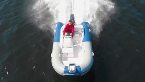 RIB EM450R - компактная быстрая лодка с продуманной эргономикой.