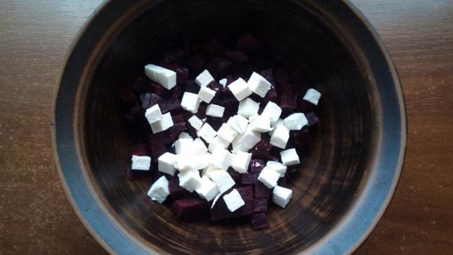 Салат из варёной свеклы с брынзой