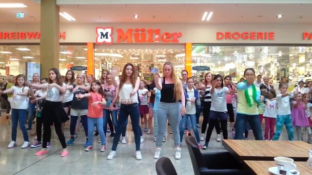 Flashmob Bergisch Gladbach RheinBergGalerie