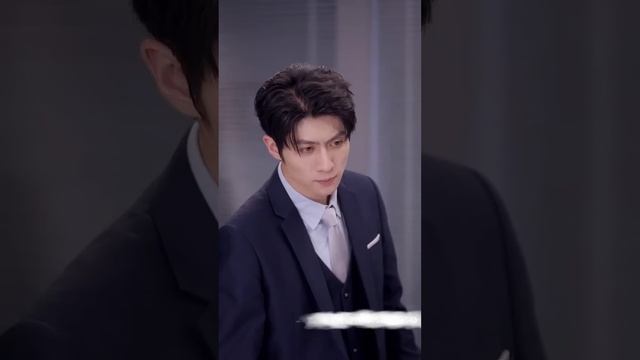 【Multi SUB】女人爲了給家人凑醫藥費嫁給首富老頭，誰知老頭的兒子竟是和她分手五年的前男友奶狗，可爲救家人性命，女人只能儅他小媽，卻不知自己又重新愛上了他 #女頻 #甜宠 #霸道總裁 #灰姑娘