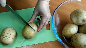 Картошка-гармошка с салом в духовке.