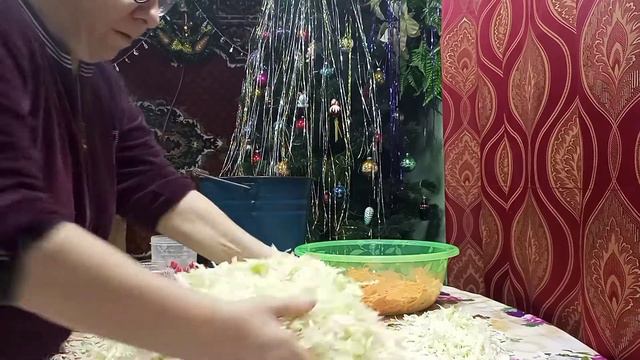 квашеная капуста , с яблоками . очень вкусно. смотреть онлайн