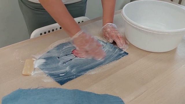 Как закрепить рисунок сухим валянием шерсти на ткани