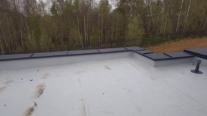 Фальцевые парапеты и кровля навеса для частного дома