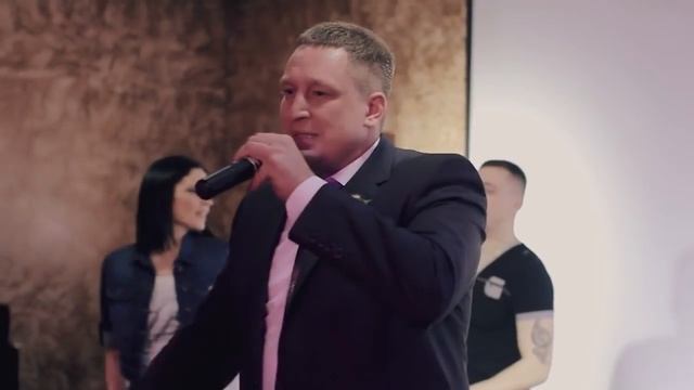 Жених читает рэп на свадьбе для невесты! Очень классная песня! смотреть онлайн