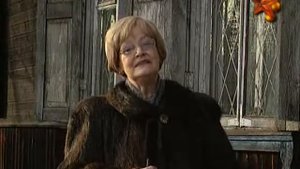 Нина Гребешкова в Иркутске возле дома Леонида Гайдая