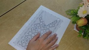 Традиционный украинский орнамент на платье современного кроя.