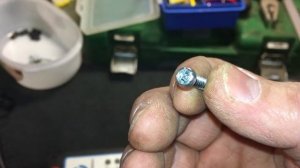 Лайфхак.Как открутить винты на з/у (кирпич) Ниссан Лиф, если нет специнструмента.