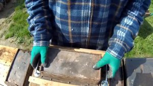 Тротуарная плитка своими руками. Расформовка готовой плитки. Paving slabs with your own hands.