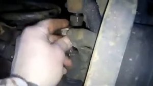 Снятие шаровой спомощъю болта и гайки