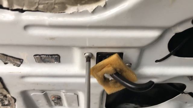 КАК ЗАМЕНИТЬ ВНУТРЕНЮЮ РУЧКУ ВАЗ 2107. Как снять обшивку двери смотреть онлайн