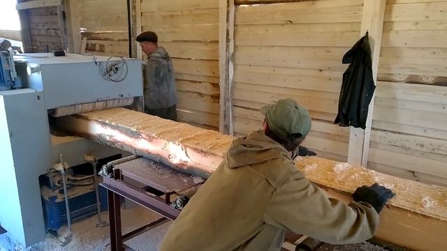 Дисковый двухвальный многопил -  пилим доски на экспорт смотреть онлайн