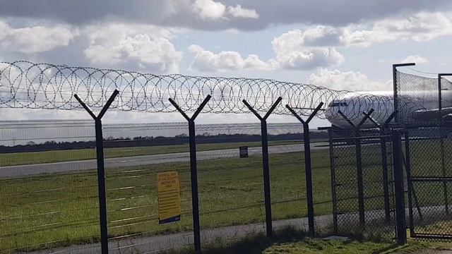 Turkish Airlines A330 arriving in Manchester from Istanbul смотреть онлайн