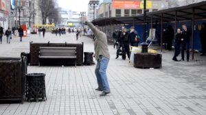 Бомж танцует в Екатеринбурге.mov