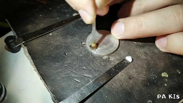 УДАЛЕНИЕ ЦАРАПИН С МОНЕТЫ СТЕКЛОВОЛОКОННЫМИ ПАЛОЧКАМИ