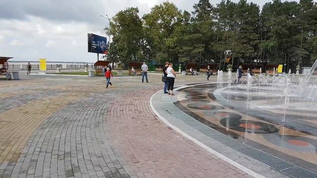 Пешеходные фонтаны на набережной. Хабаровск смотреть онлайн