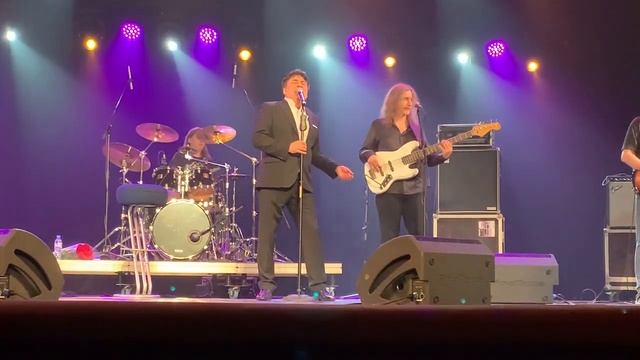 Листья летят. А. Серов. 31.05.2023. Сочи. смотреть онлайн