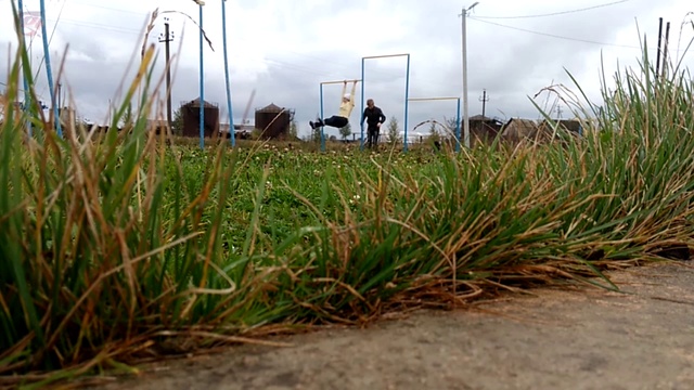 на стадионе занятия летом смотреть онлайн