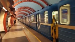 Метро-поезд 81-540.2/541.2 "Пришелец"