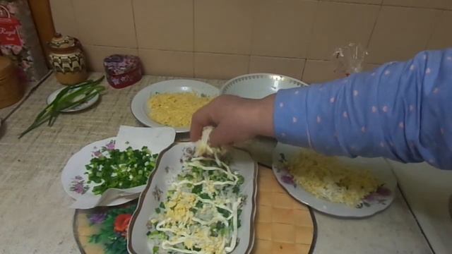 Слоеный салат из редьки Дайкон.