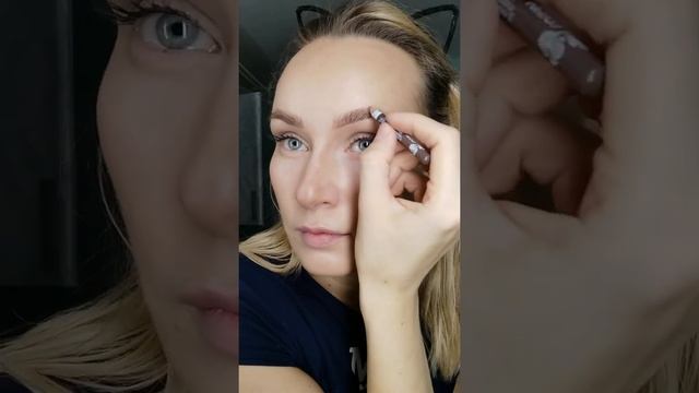 Видео. Актуальный макияж с двойной стрелкой смотреть онлайн