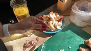 Как правильно жарить тигровые креветки и лесные грибы!