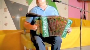 "ДЕРЕВЕНСКОЕ ДЕТСТВО" исполнени Г. Сюрсин . под гармонь