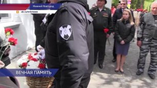 Мемориальную доску погибшему на Украине росгвардейцу установили на фасаде школы на Бору